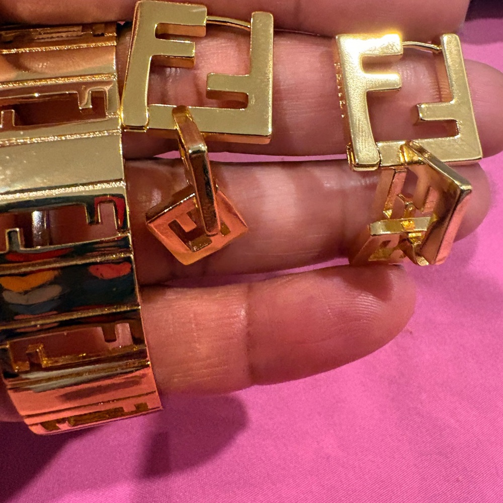 Gold Logo Link Bracelet and Earrings Set